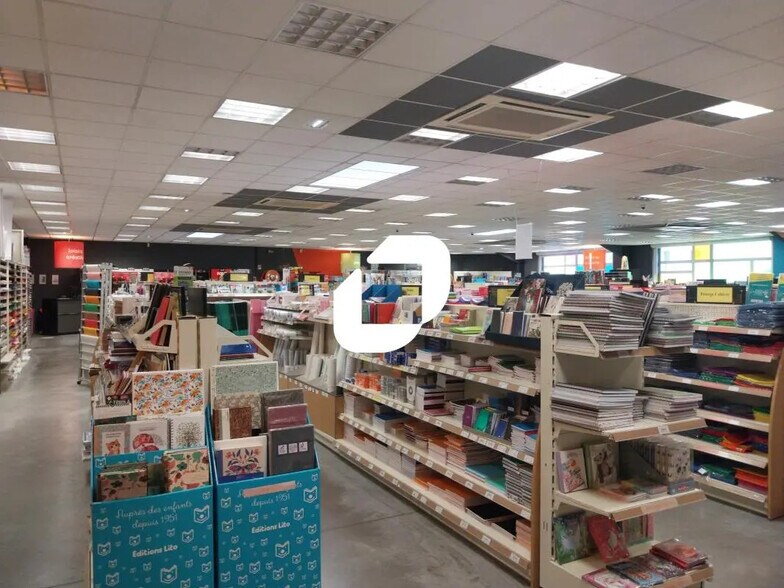 Local commercial dans Orvault à vendre - Photo de l’immeuble – Image 3 sur 8