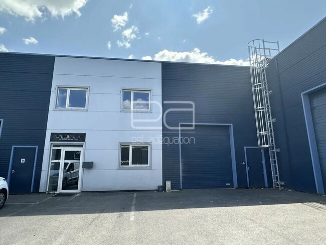 Plus de détails pour Local d'activités à louer