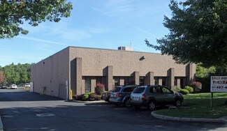 Plus de détails pour 21 Peachtree Ct, Holbrook, NY - Industriel/Logistique à louer