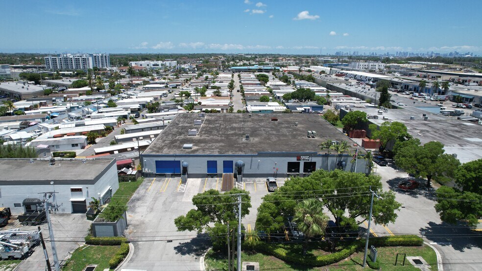 8007-8115 NW 74th Ave, Miami, FL à louer - Photo de l’immeuble – Image 3 sur 16
