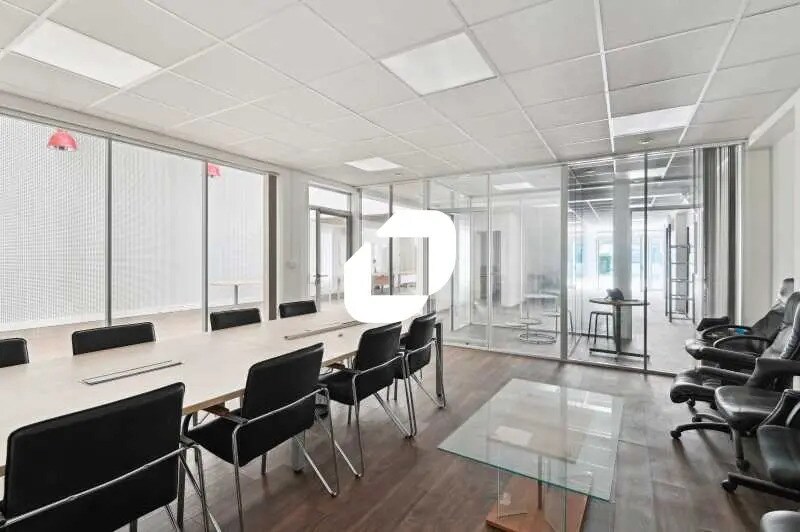 Bureau dans Nanterre à louer - Photo de l’immeuble – Image 2 sur 3