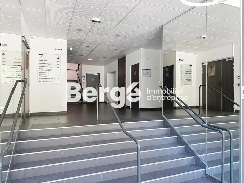 Bureau dans Mougins à vendre - Photo de l’immeuble – Image 3 sur 23