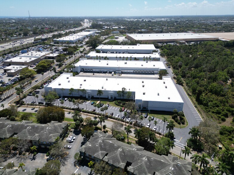 2049 High Ridge Rd, Boynton Beach, FL à louer - Photo de l’immeuble – Image 2 sur 6