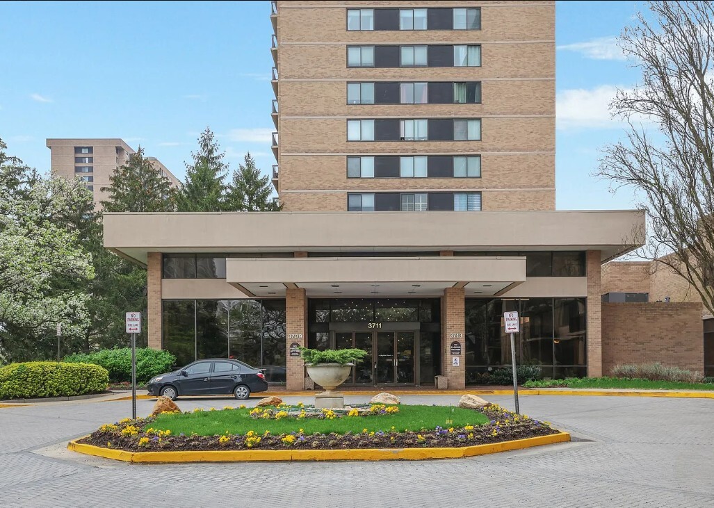 3713 S George Mason Dr, Falls Church, VA 22041 - Lot C1W - - Photo intérieure - Image 1 of 5