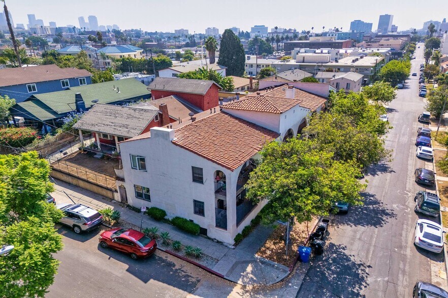 230-240 N Reno St, Los Angeles, CA à vendre - Photo de l’immeuble – Image 1 sur 29