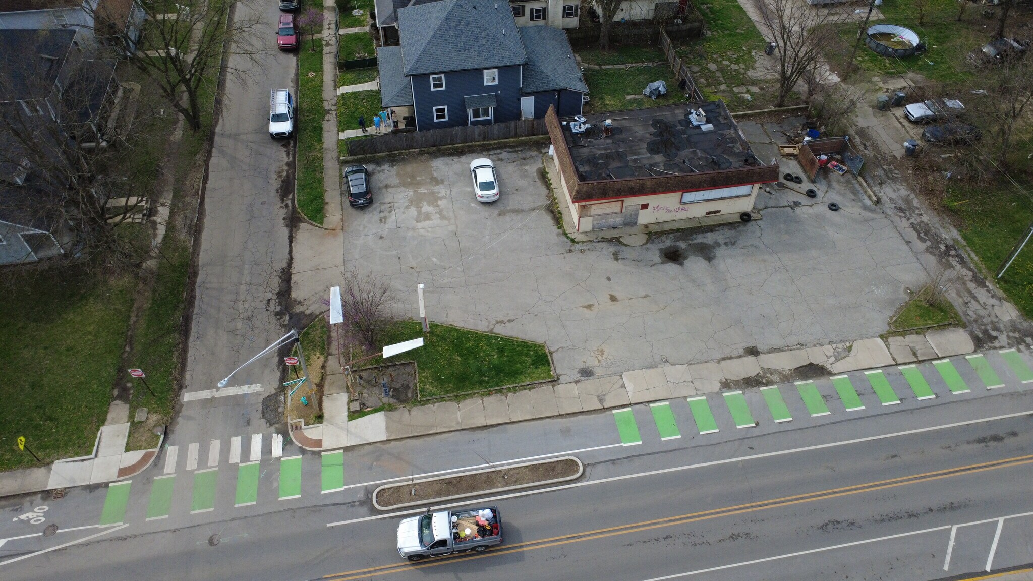 4215 E New York St, Indianapolis, IN à louer Photo principale– Image 1 sur 7
