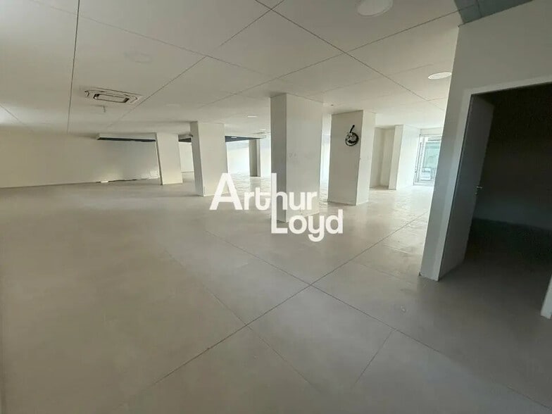 Local commercial dans Saint-Laurent-du-Var à louer - Photo intérieure – Image 3 sur 4