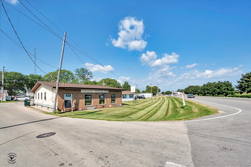 1112 E Railroad St, Sandwich, IL à vendre - Photo de l’immeuble – Image 3 sur 44