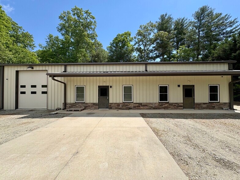 5134 Old Haywood Rd, Mills River, NC à louer - Photo de l’immeuble – Image 1 sur 20