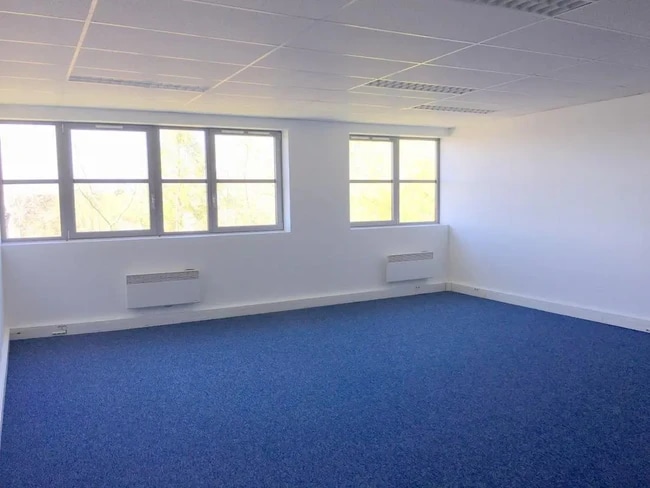 Plus de détails pour Rue Gustave Eiffel, Poissy - Bureau à louer