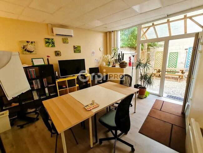 Plus de détails pour Local d’activités à vendre