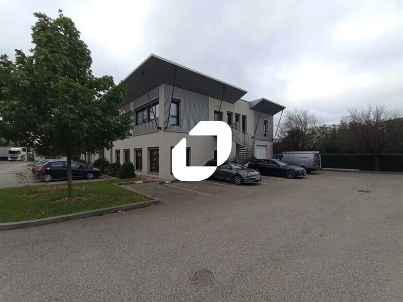 119 Route D'Heyrieux, Saint-Priest à louer - Photo de l’immeuble – Image 1 sur 17