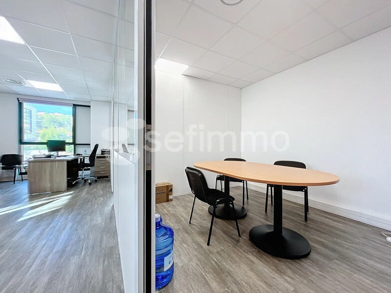 392 Avenue Des Genévriers, La Ciotat à louer - Photo de l’immeuble – Image 3 sur 18