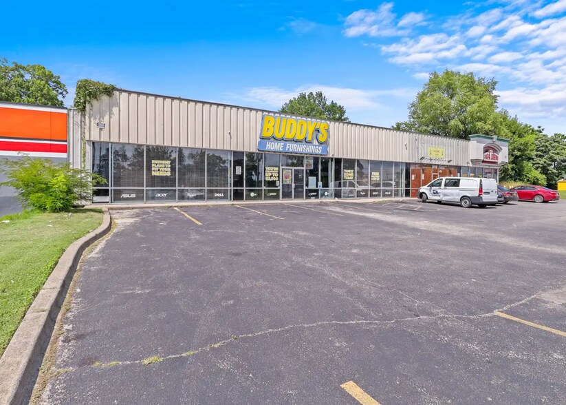 2111 W Broadway, Louisville, KY à louer - Photo de l’immeuble – Image 2 sur 9