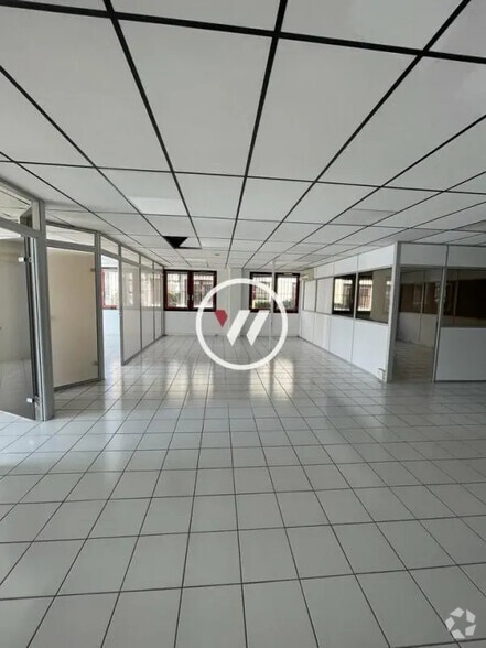 Bureau dans Aubagne à louer - Photo intérieure – Image 2 sur 7