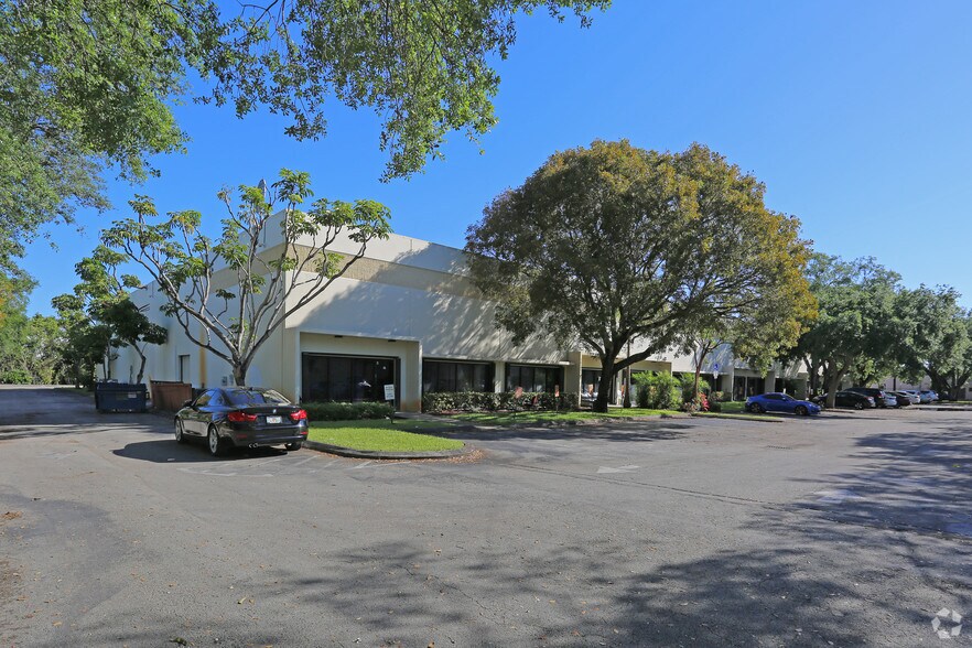 3011-3015 Greene St, Hollywood, FL à louer - Photo de l’immeuble – Image 1 sur 13