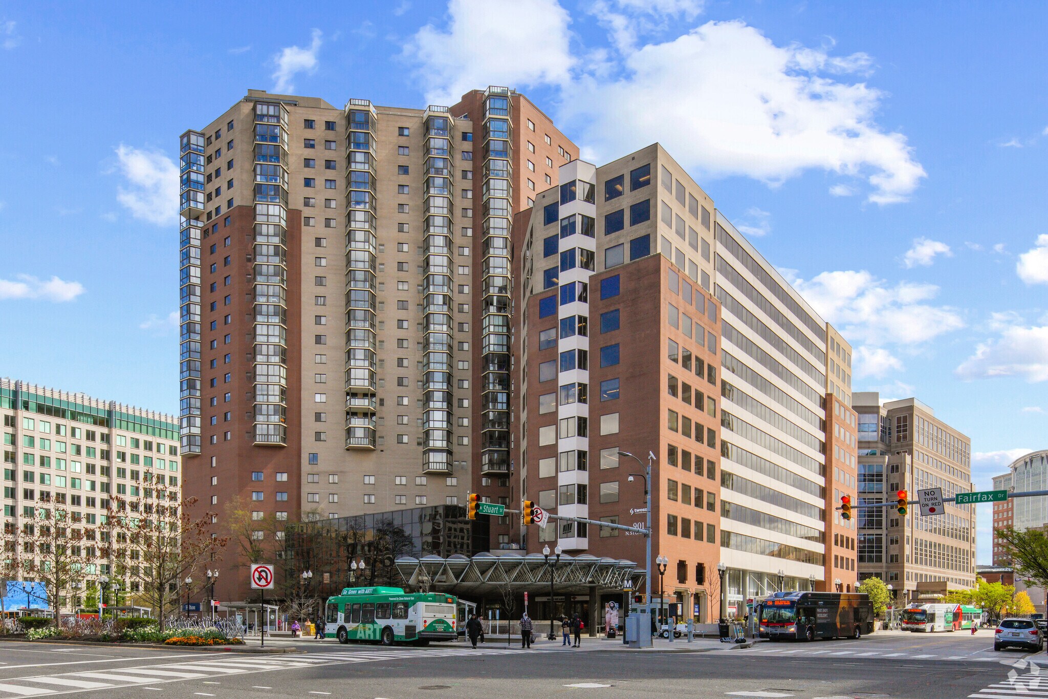 901 N Stuart St, Arlington, VA à louer Photo principale– Image 1 sur 26