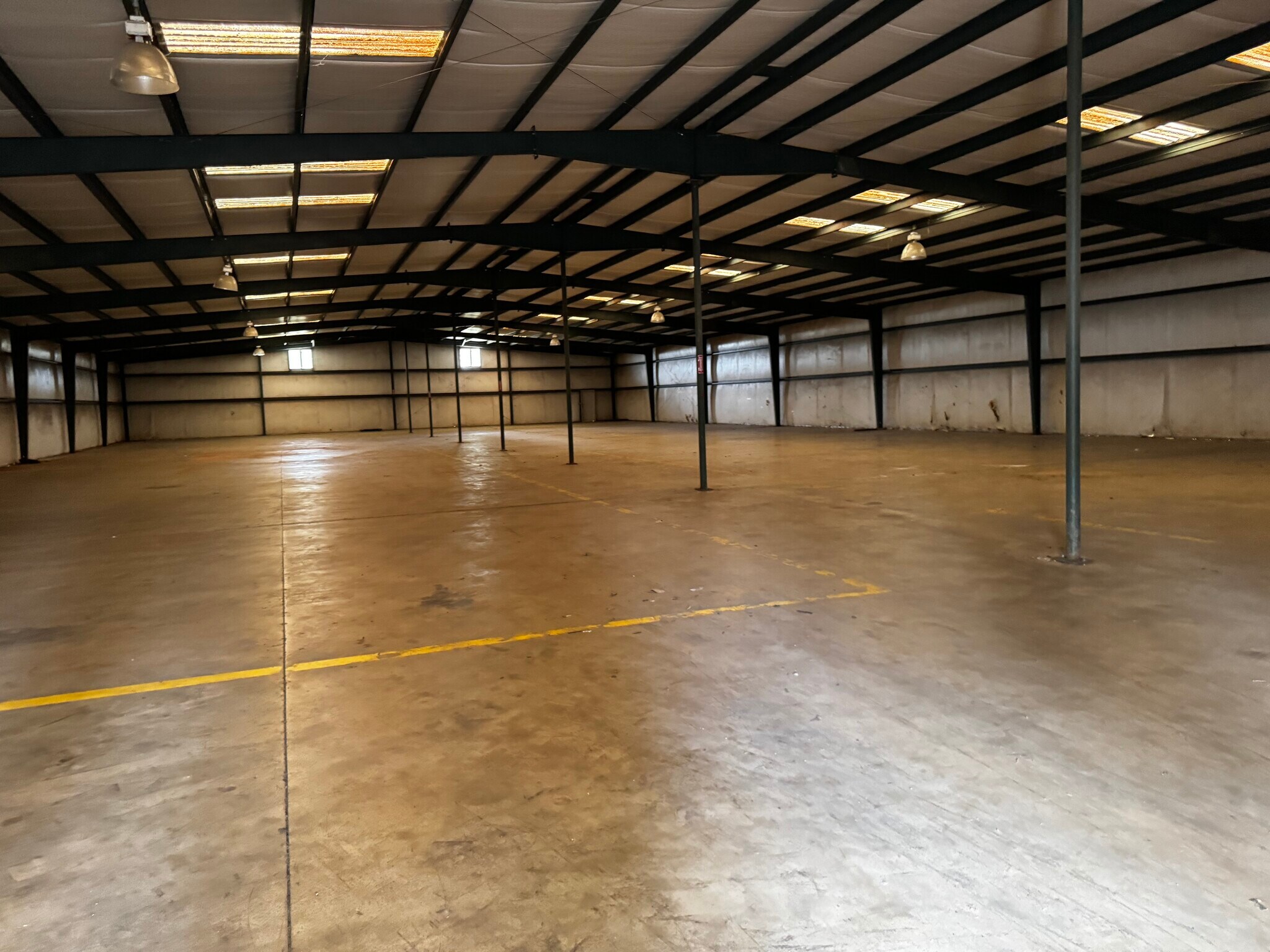 2 Warehouse Portfolio in Alexander City portefeuille de 2 biens à vendre sur LoopNet.fr Photo principale– Image 1 sur 13