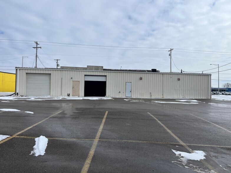 4601 N Dixie Dr, Dayton, OH à louer - Photo de l’immeuble – Image 3 sur 12