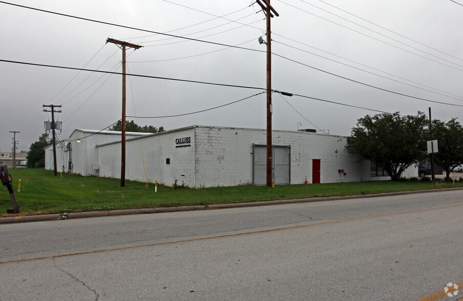 110 W Jones Rd, Fostoria, OH à vendre - Photo de l’immeuble – Image 2 sur 4