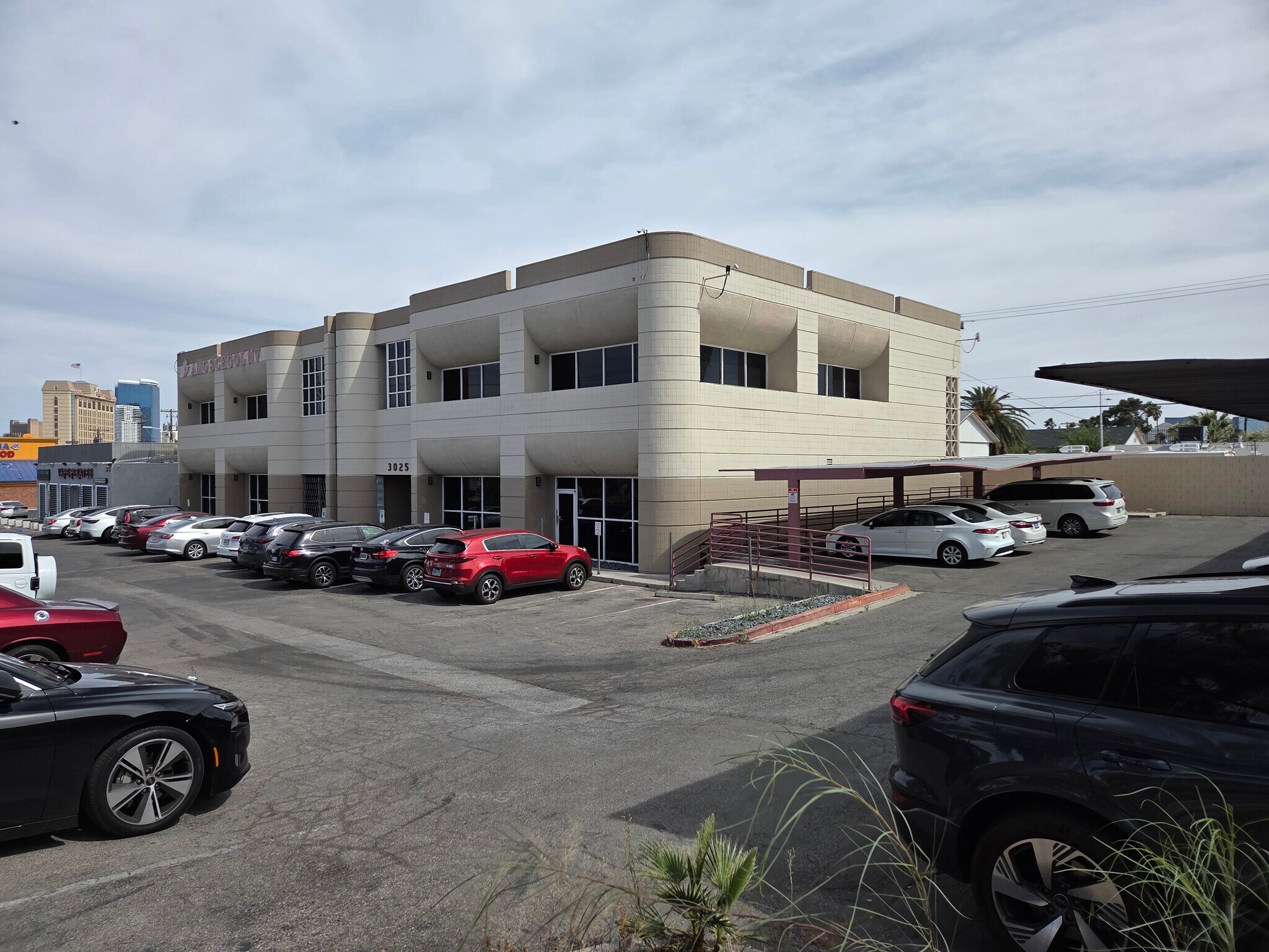 3025 W Sahara Ave, Las Vegas, NV à vendre Photo de l’immeuble– Image 1 sur 37