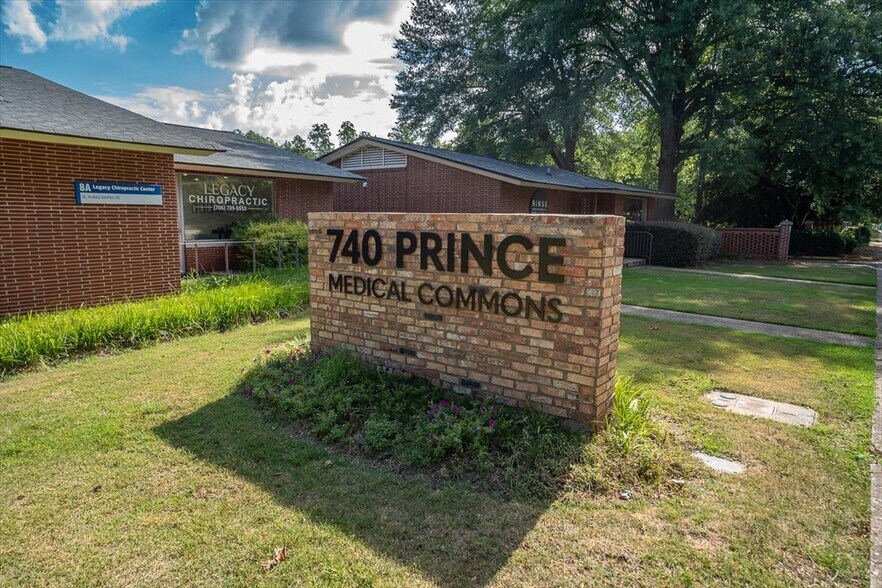 740 Prince Ave, Athens, GA à louer - Photo de l’immeuble – Image 3 sur 10