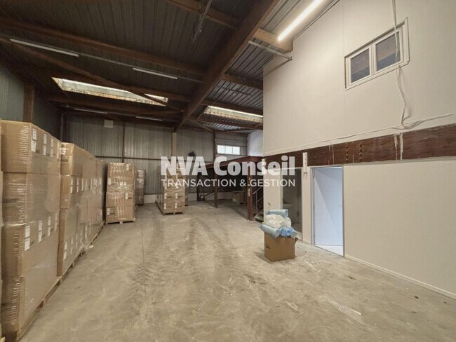 Plus de détails pour 208 Chaussee Jules Cesar, Beauchamp - Industriel/Logistique à louer