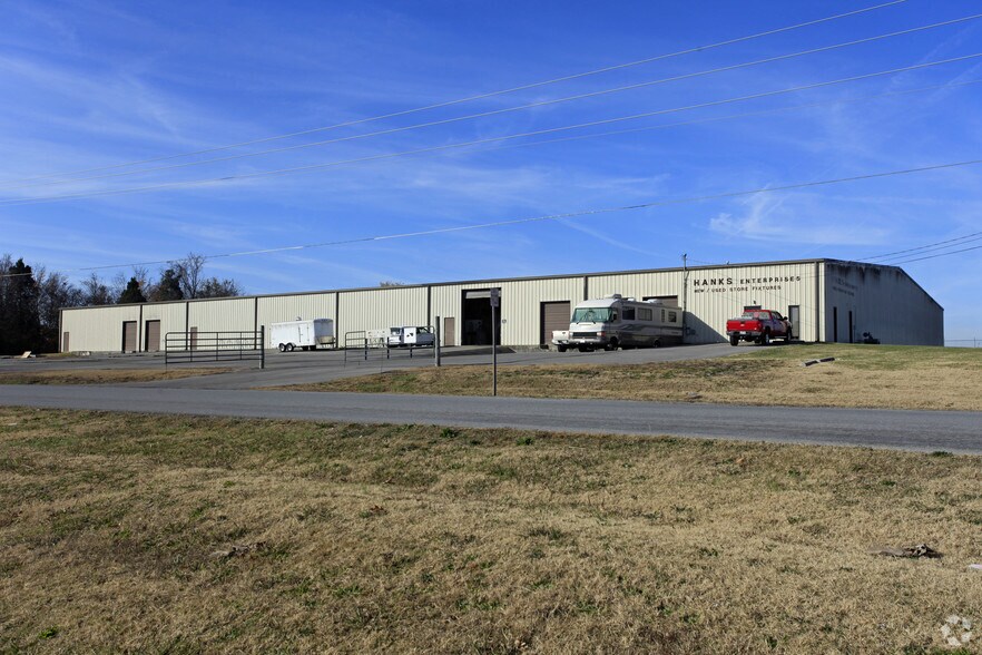201 Gils St, Smyrna, TN à louer - Photo de l’immeuble – Image 3 sur 3