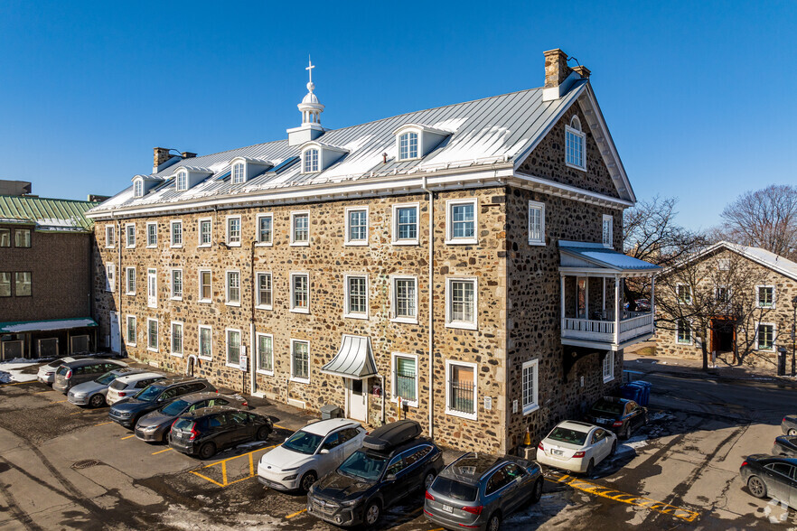 32 Rue Saint-Charles, Longueuil, QC à louer - Photo de l’immeuble – Image 2 sur 33