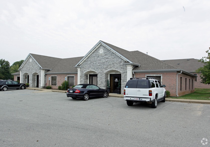 2021-2027 Greystone Sq, Jackson, TN à louer - Photo principale – Image 1 sur 22