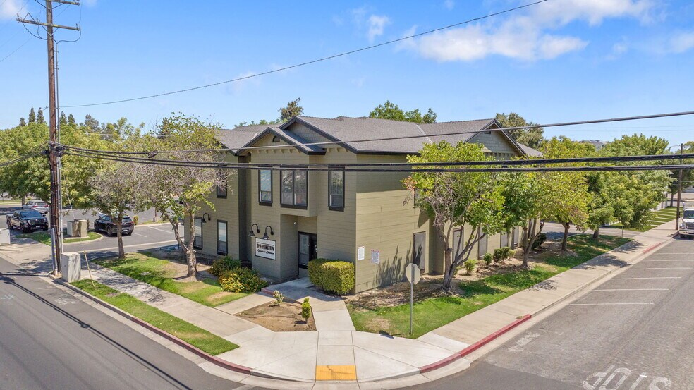 419 W Murray Ave, Visalia, CA à louer - Photo de l’immeuble – Image 2 sur 12