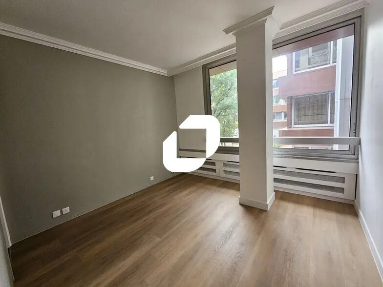 Bureau dans Le Chesnay-Rocquencourt à louer - Photo de l’immeuble – Image 3 sur 7