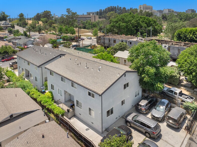 2435 Lancaster Ave, Los Angeles, CA à vendre - Photo de l’immeuble – Image 3 sur 20