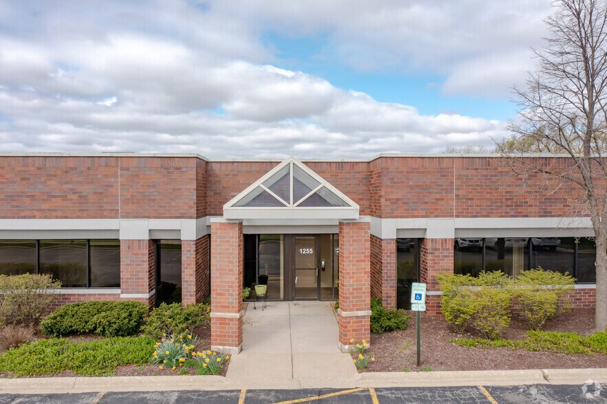 1253-1279 Hamilton Pky, Itasca, IL à louer - Photo de l’immeuble – Image 3 sur 8