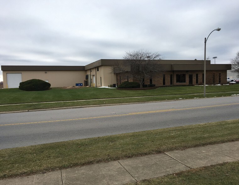 3725 Swenson Ave, St Charles, IL à vendre - Photo de l’immeuble – Image 2 sur 7