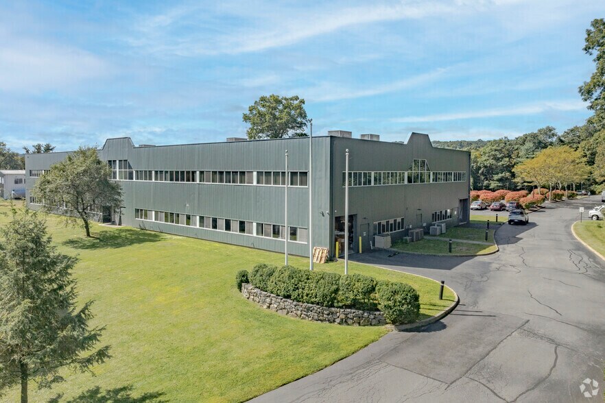 243-247 Route 100, Somers Township, NY à louer - Photo de l’immeuble – Image 2 sur 27