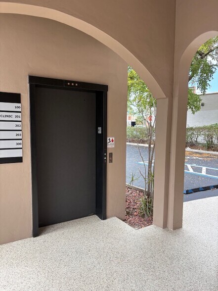 2000 N Federal Hwy, Pompano Beach, FL à louer - Photo de l’immeuble – Image 3 sur 11
