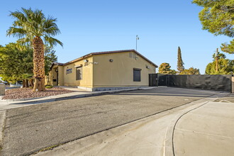 3990 W Vegas Dr, Las Vegas, NV à louer Photo de l’immeuble– Image 2 sur 28