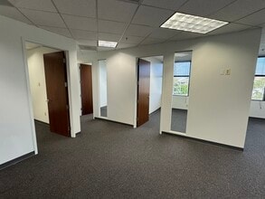 11300 4th St N, Saint Petersburg, FL à louer Photo intérieure– Image 2 sur 3