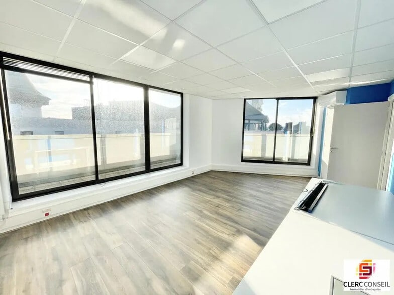 Bureau dans Rouen à louer - Photo de l’immeuble – Image 3 sur 17
