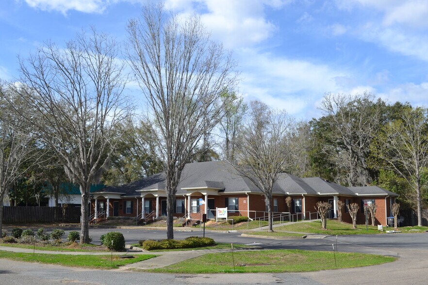 2301 Capital Cir NE, Tallahassee, FL à louer - Photo de l’immeuble – Image 2 sur 17