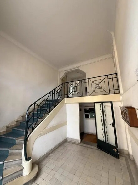 Local d'activités dans Pau à vendre - Photo de l’immeuble – Image 2 sur 7