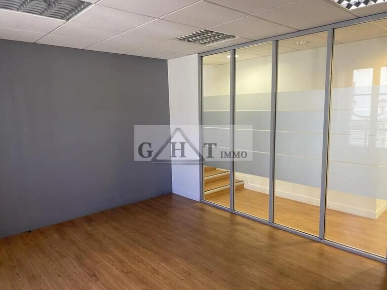 Local commercial dans Bonneuil-sur-Marne à vendre - Photo de l’immeuble – Image 2 sur 5