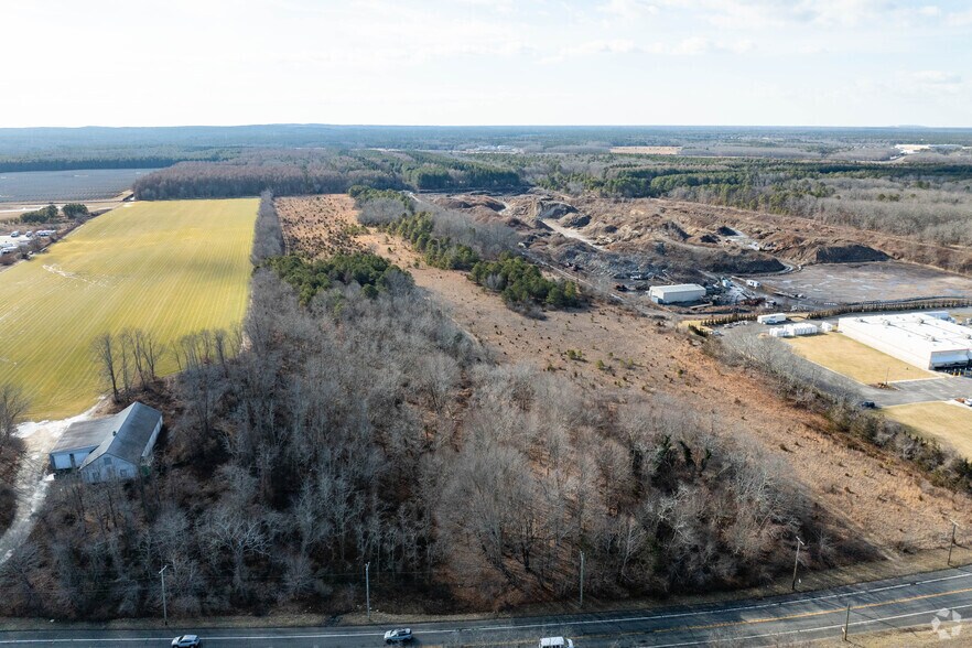 4285 Middle Country Rd, Calverton, NY à vendre - Photo de l’immeuble – Image 3 sur 5