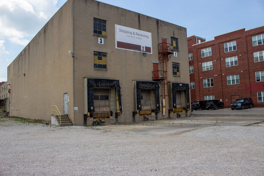 1224 Mill St, Jasper, IN à vendre - Photo de l’immeuble – Image 2 sur 28