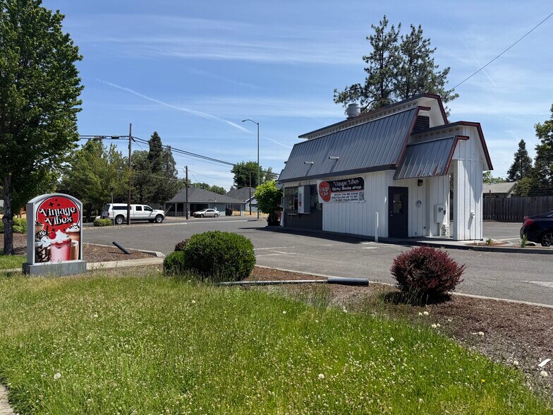 1605 W Main St, Medford, OR à vendre - Photo de l’immeuble – Image 3 sur 8