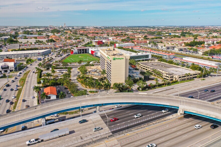 7707 NW 103rd St, Hialeah, FL à vendre - Aérien – Image 2 sur 15