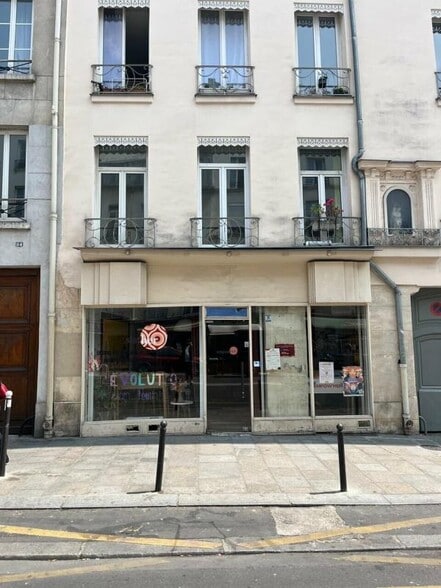 82 Rue Du Faubourg Saint-Martin, Paris à louer - Photo de l’immeuble – Image 3 sur 13