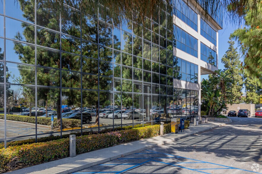 12966 Euclid St, Garden Grove, CA à louer - Photo de l’immeuble – Image 3 sur 7