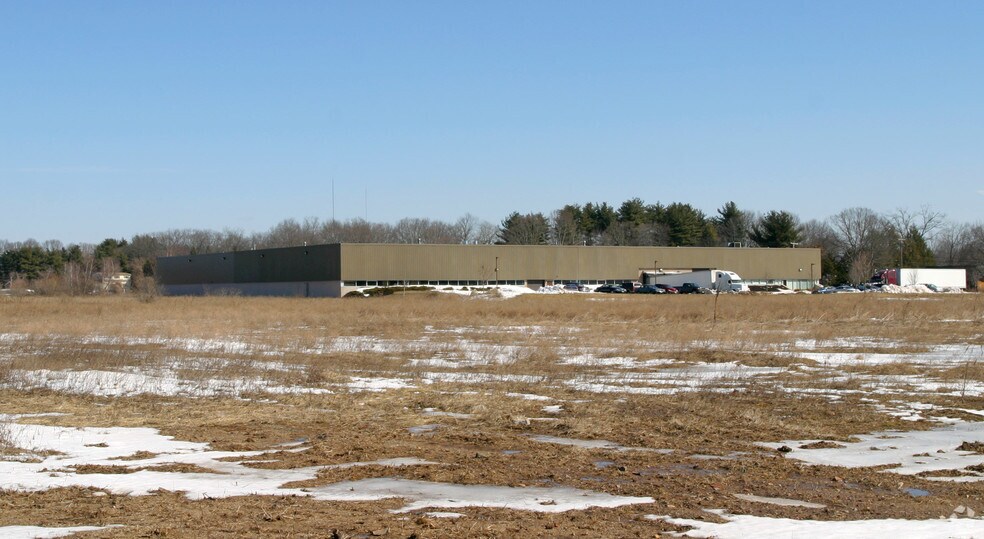 335 S Washington St, Plainville, CT à louer - Photo de l’immeuble – Image 2 sur 11